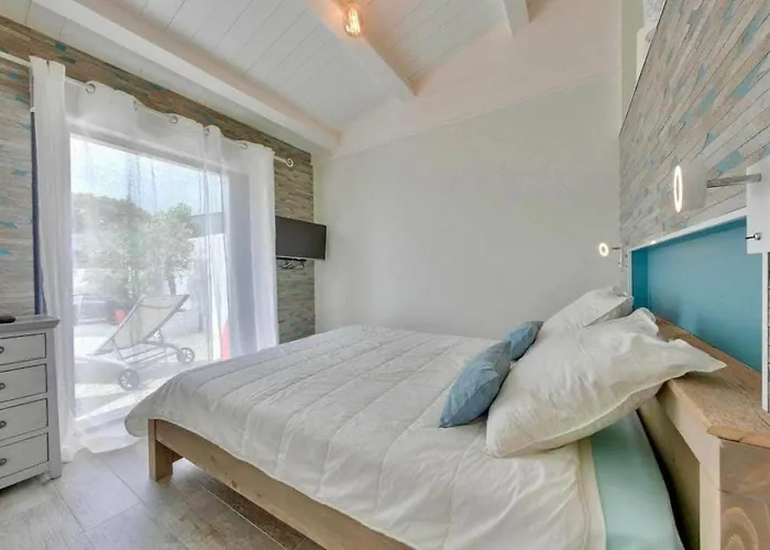 830 La - Heated Pool With Removable Bottom *